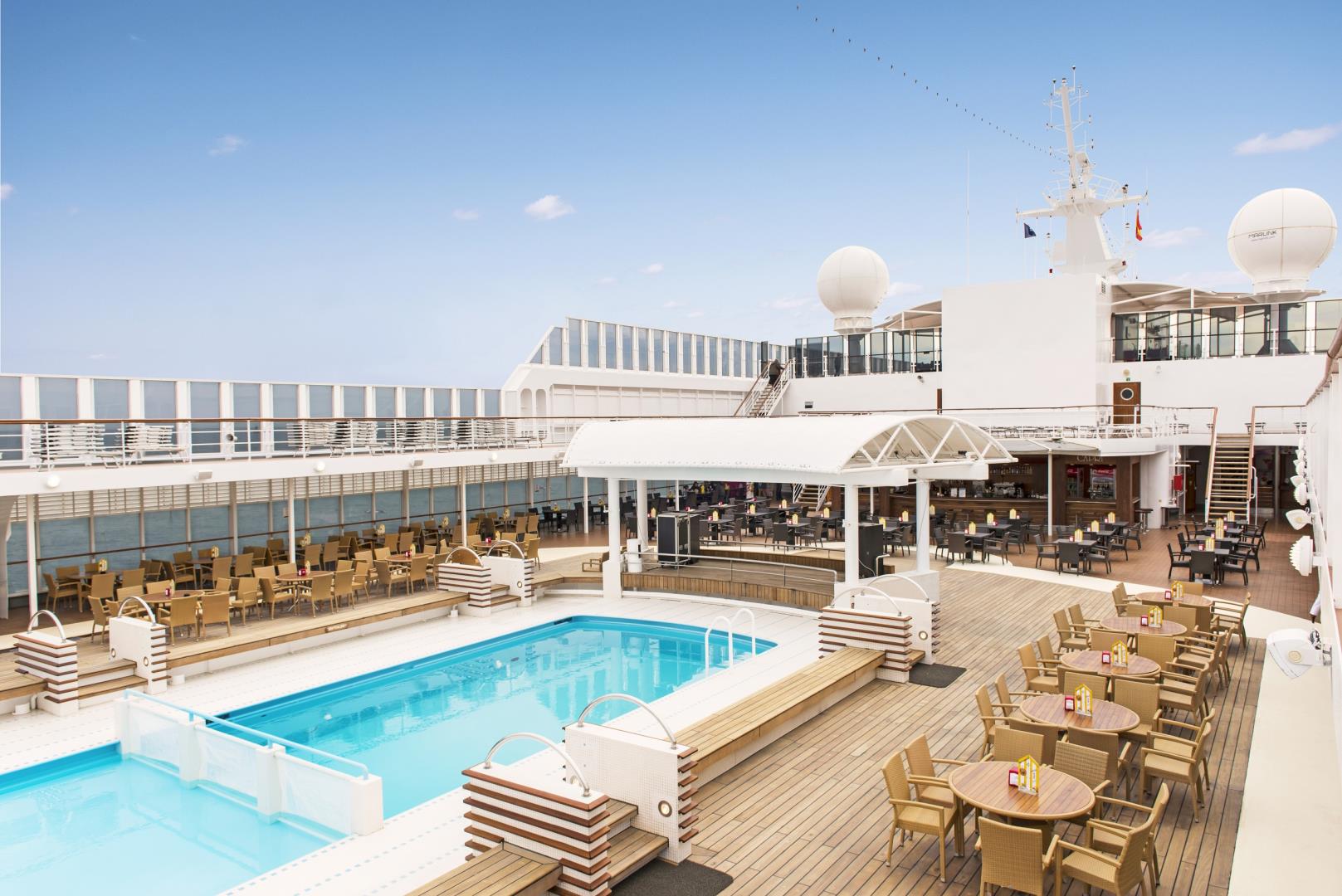 MSC Sinfonia, Le Piscine pool area